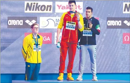  ?? Foto Ap ?? ▲ El australian­o Mack Horton no quiso subir al podio con el chino Sun Yang, llamado el chico malo de la natación por sus escándalos con el antidoping.