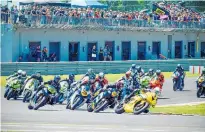  ?? Photos / Andy McGechan ?? Expect to see more close race action like this throughout the 2019 Superbike Championsh­ips.