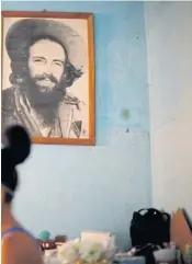  ??  ?? sto ‘Che’ Guevara and Camilo Cienfuegos hang on a