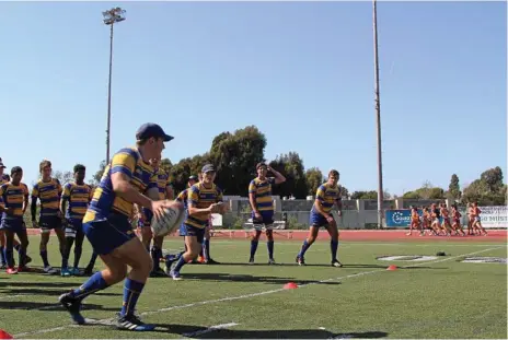  ?? Photo: Contribute­d ?? ON TOUR: Toowoomba Grammar School student Thomas Kelk fires off a pass at a training session during his school’s tour of the United States.