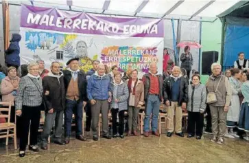  ?? Foto: Firma ?? Las personas mayores de 80 años fueron agasajadas en Oiz.