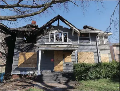  ?? (Arkansas Democrat-Gazette/John Sykes Jr.) ?? Several downtown Little Rock historic houses like this one at 1415 Spring St. have caught fire or burned down in recent weeks, and city officials are concerned.