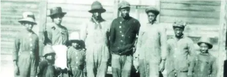  ?? SUBMITTED BY CAROL LAFAYETTE-BOYD ?? A LaFayette family photo from 1920 which includes Carol LaFayette-Boyd grandparen­ts and father.