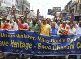  ?? — BIPLAB BANERJEE ?? Union minister Vijay Goel takes out a ‘ save heritage’ march in Chandni Chowk on Thursday. He was joined by residents and Sarv Vyapar Mandal members carrying placards to raise awareness about the need to protect centuries- old legacy.