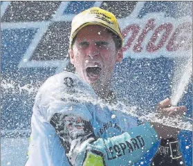  ?? FOTO: AP ?? Joan Mir, eufórico El balear se mostró muy emocionado en el podio de Phillip Island