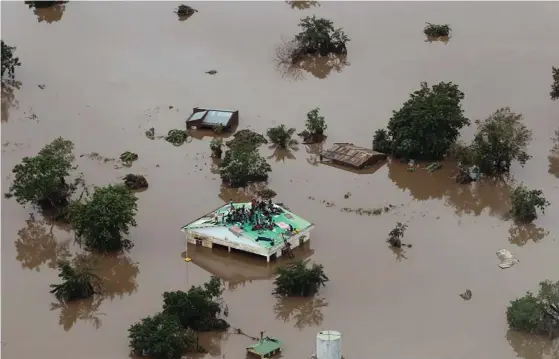  ?? FOTO: LEHTIKUVA/AFP/RICK EMENAKET ?? En bild visar förödelsen i staden Beira i Moçambique.