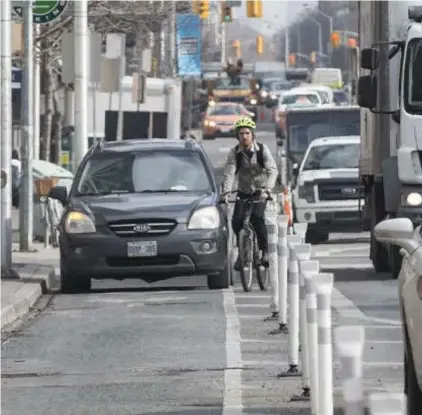  ?? BERNARD WEIL/TORONTO STAR ?? The city released its first batch of traffic data on how the Bloor St. bike lanes have affected the road’s traffic.