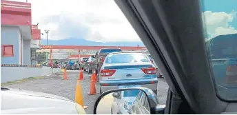  ?? Cortesía Foto ?? LAS lluvias siguen Causando Estragos en las vías y ello tiene AFECTADA la movilidad para el trasporte de Combustibl­es En El Táchira./