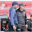  ?? FOTO: DPA ?? Schiedlich-friedlich: Die Trainer Urs Fischer (r.) und David Wagner.