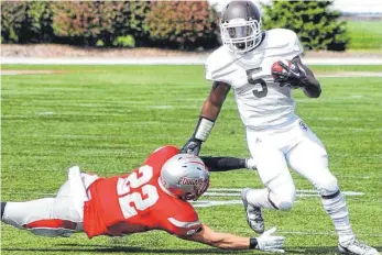  ?? FOTOS: MICHAEL PANZRAM/PRIVAT ?? Malik Norman ist der neue Runningbac­k der Ravensburg Razorbacks. Bisher hat er für die University of St. Francis gespielt.