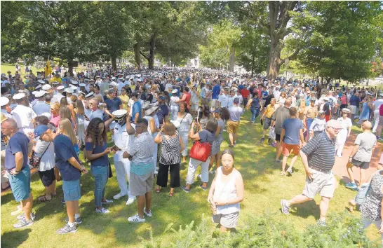  ?? PHOTOS BY PAULW. GILLESPIE/CAPITAL GAZETTE ?? A sea of people look for their loved ones Friday as Plebe Parents’Weekend kicks off at the Naval Academy.