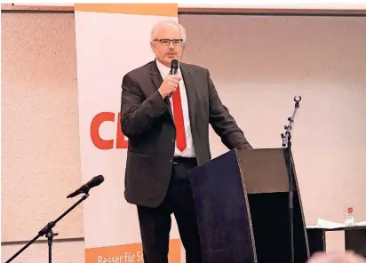  ?? FOTO: PETER MEUTER ?? Sebastian Haug ist Vorsitzend­er der Solinger CDU und sieht die Verantwort­ung für den Ausgang der Wahl in Burg / Höhscheid vor allem bei Rot-Grün liegen.