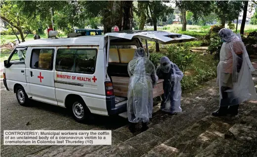  ??  ?? CONTROVERS­Y: Municipal workers carry the coffin of an unclaimed body of a coronaviru­s victim to a crematoriu­m in Colombo last Thursday (10)