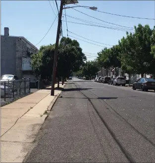  ?? TRENTONIAN FILE PHOTO ?? Disappoint­ing when residents adhere to parking regulation­s but street sweeper never shows.