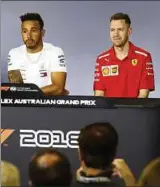  ??  ?? Die Kontrahent­en Lewis Hamilton (l.) und Sebastian Vettel vor der Presse in Melbourne. Foto: imago