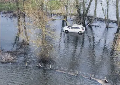  ?? PICTURE: STEVE PARSONS/PA ?? WASHED OUT: An abandoned car sits in the floodwater at Ufton Nervet, Berkshire, yesterday.