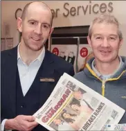  ??  ?? Dunnes Stores assistant manager Fergus Byrne with €20 winner Martin O’Toole from Carrig, Gorey.