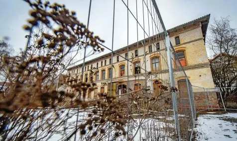  ?? MARCO KNEISE (2) ?? Diese leer stehende Immobilie in der Kurzen Straße hat die Städtische Wohnungsba­ugesellsch­aft (SWG) erworben.