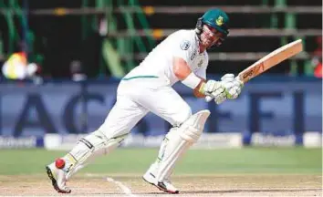  ?? AFP ?? South Africa’s Dean Elgar plays it fine on the third day of the fourth Test against Australia at the Wanderers in Johannesbu­rg yesterday.