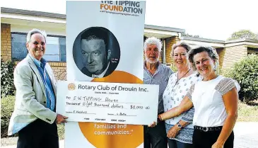  ??  ?? From left Rotary’s public relations director Bob Vogt, community projects director Kevin Roberts, Rotarian Pauline Maunder, and the Tipping Foundation’s general manager community relations Jane Emery at the cheque presentati­on.