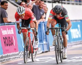  ??  ?? Stuyven (l) is pipped for fourth place in Roubaix 2018 by Greg Van Avermaet