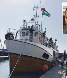  ??  ?? The ‘Al Awda’ vessel, carrying 22 passengers ona humanitari­an mission. (Inset) MyCARE chief executive officer Kamarul Zaman Shaharul Anwar.