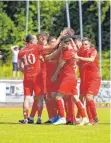  ?? FOTO: MAXIMILIAN RIST ?? Die Wangener freuen sich über den Treffer zum 2:0.