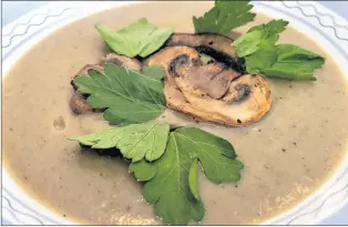  ?? CYNTHIA STONE PHOTO ?? Creamy Mushroom Soup — the key to developing maximum flavour is browning the mushrooms and the onion.