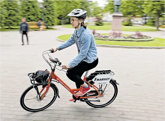  ?? FOTO: ARKIV/KRISTOFFER ÅBERG ?? Stadscykla­rna har varit en del av gatubilden i Borgå sedan sommaren 2019. I år finns det 120 stadscykla­r i Borgå, det vill säga lika många som i fjol.