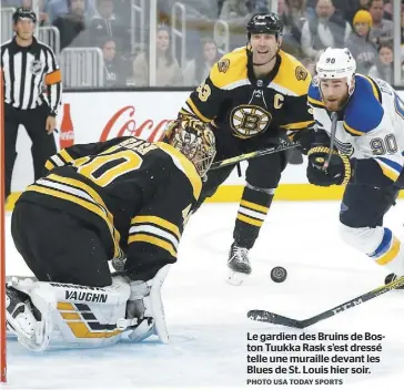  ?? PHOTO USA TODAY SPORTS ?? Le gardien des Bruins de Boston Tuukka Rask s’est dressé telle une muraille devant les Blues de St. Louis hier soir.