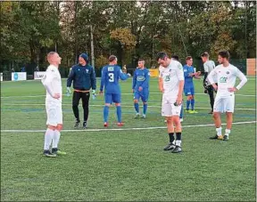  ??  ?? La grosse déception des joueurs de la Chapelle-sur-Erdre, dimanche.