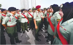  ?? BERNAMAPIX ?? ... Army chief Jeneral Tan Sri Zulkiple Kassim (centre) speaking with army personnel after a rank-pinning ceremony at the Batu Cantonment camp in Kuala Lumpur yesterday.