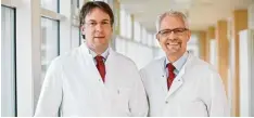  ?? Foto: Matthias Baumgartne­r ?? Dr. Wolf Dietrich Göhring (rechts), Chefarzt der Inneren Medizin der Wertachkli­ni ken, mit seinem Nachfolger Dr. Andreas Weber.