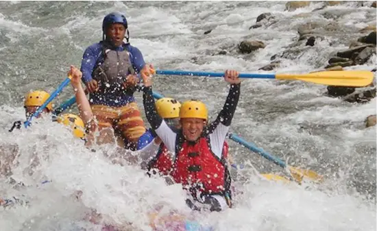  ??  ?? White water rafting adventure is a whole day activity on the Upper Navua River.