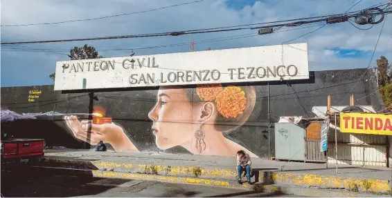  ?? FOTOS: ROBERTO HERNÁNDEZ ?? Iztapalapa tiene dos de los panteones más grandes de la Ciudad de México: San Lorenzo Tezonco y San Nicolás Tolentino