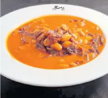  ??  ?? Carne seca con frijoles ofrece un platillo delicioso.