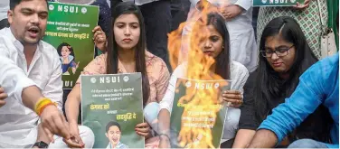  ?? Agence France-presse ?? ↑
Activists of the NSUI protest against Kangana Ranaut’s remark on India’s Independen­ce in New Delhi on Saturday.