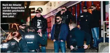  ??  ?? Nach der Attacke auf der Reeperbahn standen geschockte Mongols vor dem Lokal.