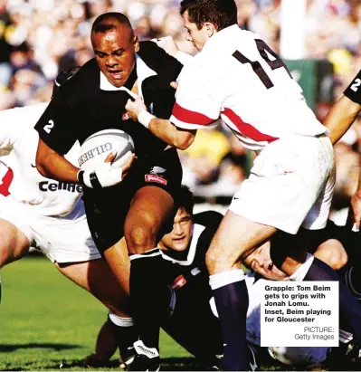  ?? PICTURE: Getty Images ?? Grapple: Tom Beim gets to grips with Jonah Lomu. Inset, Beim playing for Gloucester