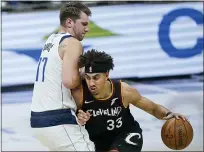  ?? TONY DEJAK — THE ASSOCIATED PRESS ?? Brodric Thomas drives against the Mavericks’ Luka Doncic during the first half.