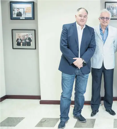  ??  ?? Héctor de Mauleón, Francisco Martín Moreno, José Antonio Meade y Salvador García Soto en las instalacio­nes de EL UNIVERSAL.