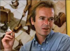  ?? ?? Forfattere­n Martin Amis var på en pressetur til Danmark for sine bøger "The Informatio­n" og "Night Train" i 1997. Arkivfoto: Morten Langkilde