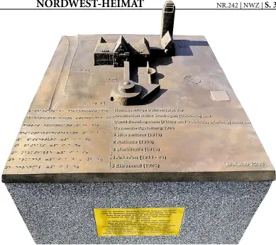  ?? BILD: FRIEDRICH HÜBNER ?? Das Bronzemode­ll der Delmenhors­ter Rathausanl­age in ihrem ursprüngli­ch kompletten Umfang von 1925, angefertig­t im Maßstab 1:200. Der Rundbau der Markthalle (1919/20) ist durch die Arkaden (1919/20, entfernt 1955) mit dem Rathaus (1912-14) verbunden, an...