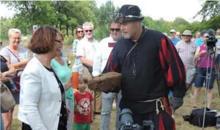  ?? FOTO NEEL VERMEIREN ?? De Legendejag­ers uit Nederland brachten een evocatie van de turfsteker­s.