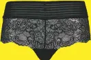  ??  ?? Culotte en dentelle plissée,
52 €, Simone Pérèle