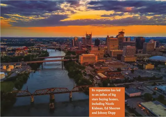  ??  ?? ABOVE: The Cumberland River flows through the city