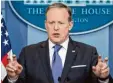  ?? Foto: N. Kamm, afp ?? Betont die Anführungs­zeichen: Trumps Sprecher Spicer.