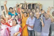  ?? HT PHOTO ?? Members of the Jain community celebrate the Supreme Court decision on santhara in Jaipur on Monday.