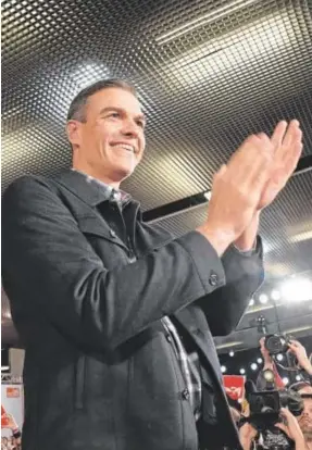  ??  ?? Pedro Sánchez presenta ayer en Barcelona a sus candidatos