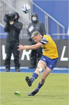  ??  ?? Rhys Priestland of Bath Rugby kicks a penalty